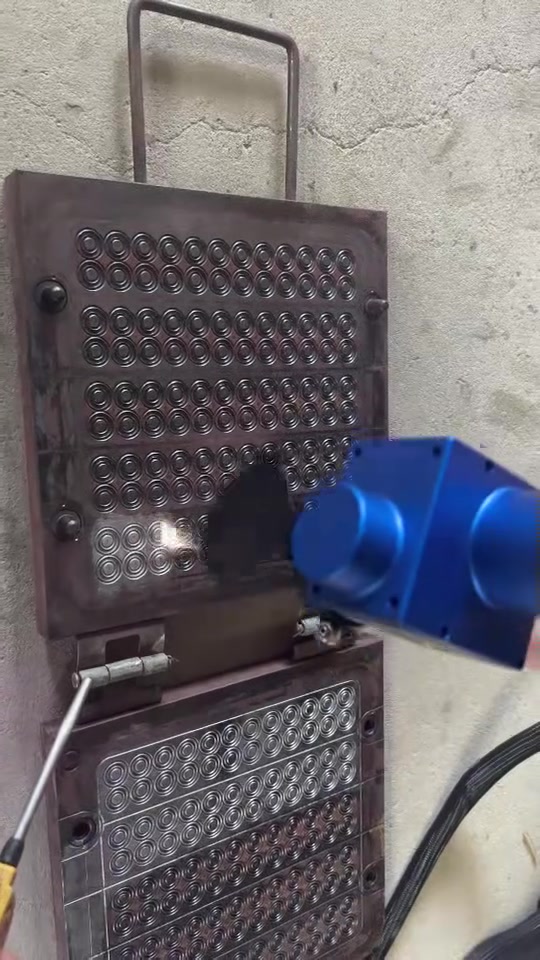Laser cleaning demonstration on a detailed metal mold